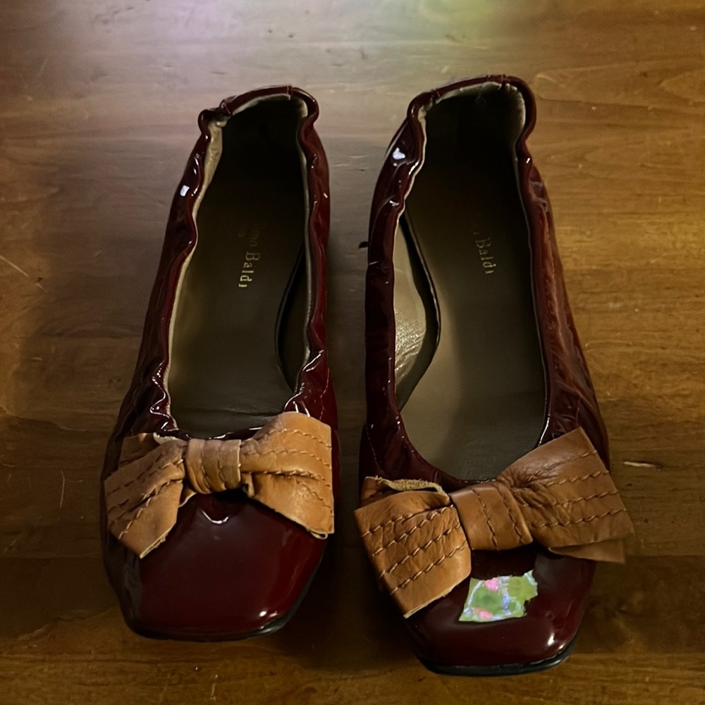Massimo Baldi ballerina flat shoe like new bow-detailed, maroon color.